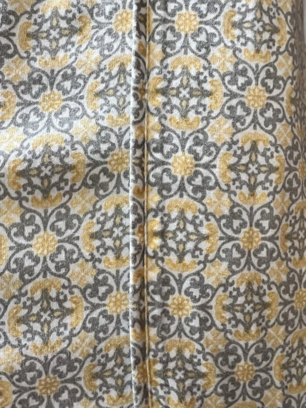 Gray & Yellow 2 pc Sheet Set QUEEN Flat + KING Pillowcase Quatrefoil 100% Cotton